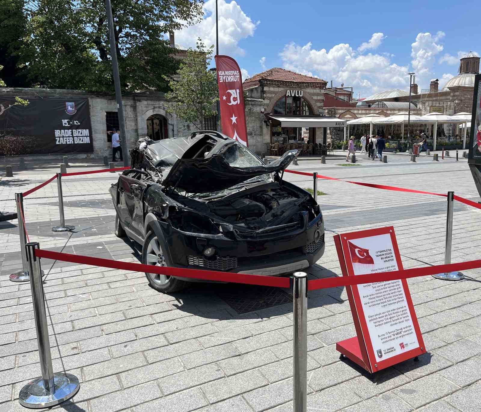 15 Temmuz’da tankın ezdiği araç Üsküdar’da sergileniyor 6 15 temmuzda tankin ezdigi arac uskudarda sergileniyor 2 7nPikBCZ