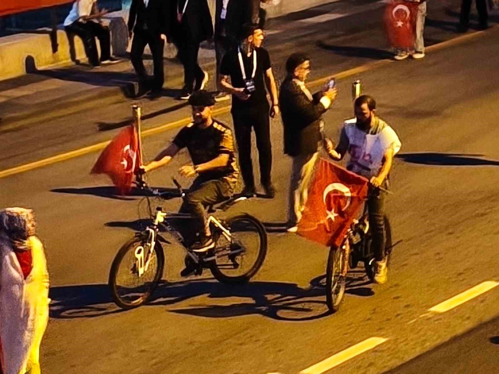 15 temmuzun 10 yil donumunde cumhurbaskanligi kulliyesine yuruyus 0 mvlfGWYv