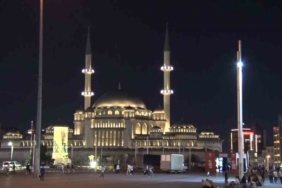 15-temmuzun-10-yil-donumunde-istanbulda-camilerde-sela-okundu-quHzuyDT.jpg