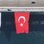 15-temmuzun-10uncu-yili-anisina-canakkale-koprusunde-turk-bayragi-dalgalandirildi-i2Rj13fZ.jpg