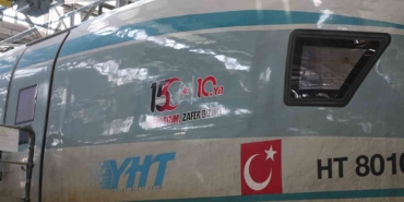 15-temmuzun-10uncu-yilinda-10-yht-seti-ozel-logoyla-sefer-yapacak-auFLYaOs.jpg
