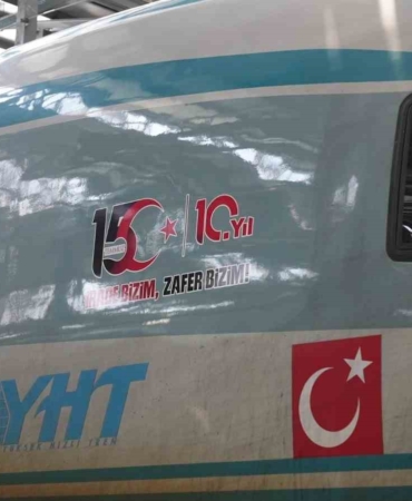 15-temmuzun-10uncu-yilinda-10-yht-seti-ozel-logoyla-sefer-yapacak-auFLYaOs.jpg