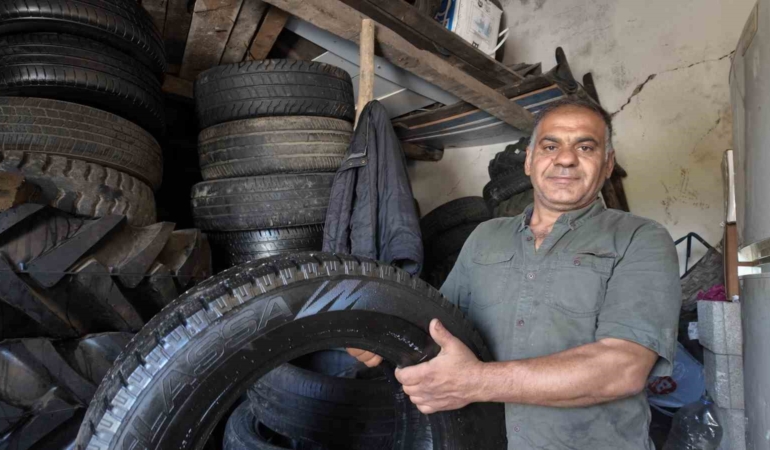 15-yasinda-basladi-35-yildir-arac-lastigi-ile-yatip-kalkiyor-x4358w4p.jpg