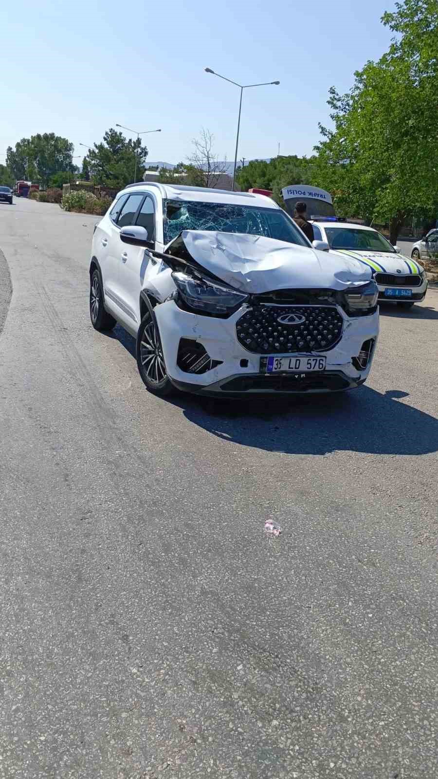 15 yasindaki cocugun kullandigi otomobil motosiklete carpti surucu agir yaralandi 0 RttsKVyt