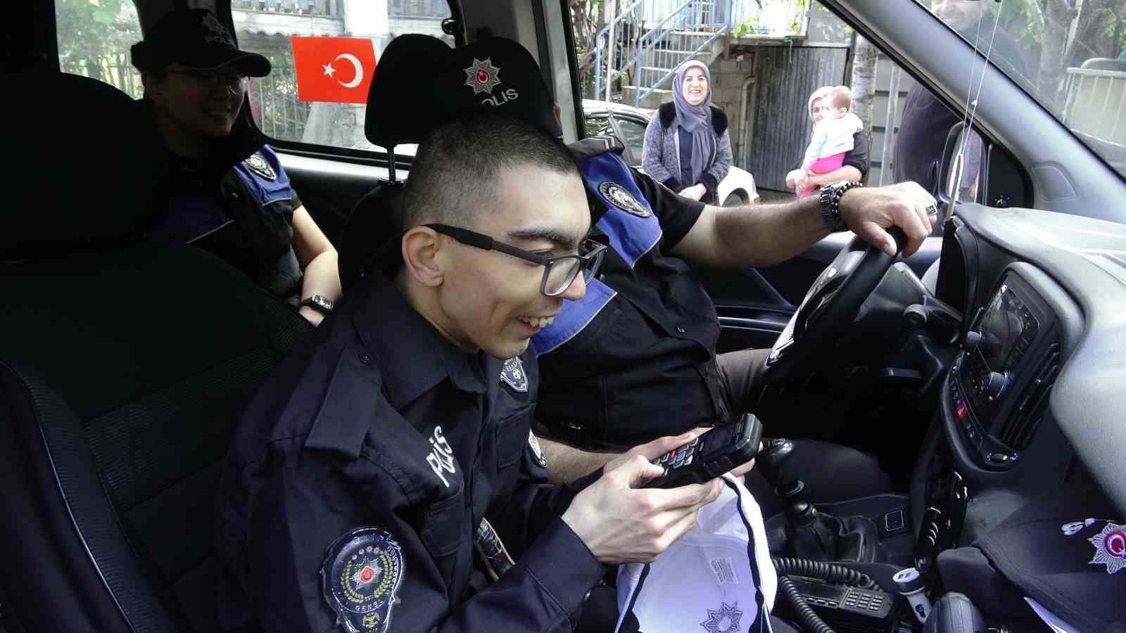 15 yildir evinde polis uniformasiyla gezen mertin polis olma hayali gercek oldu 4 LI3L6hCv