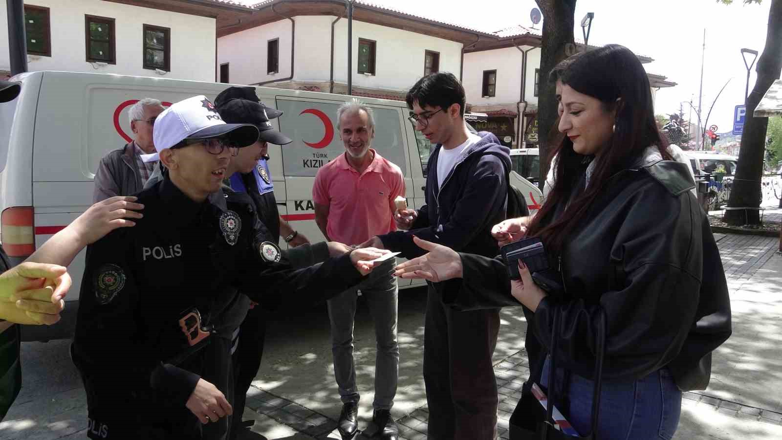 15 yildir evinde polis uniformasiyla gezen mertin polis olma hayali gercek oldu 7 3V2jJEJY