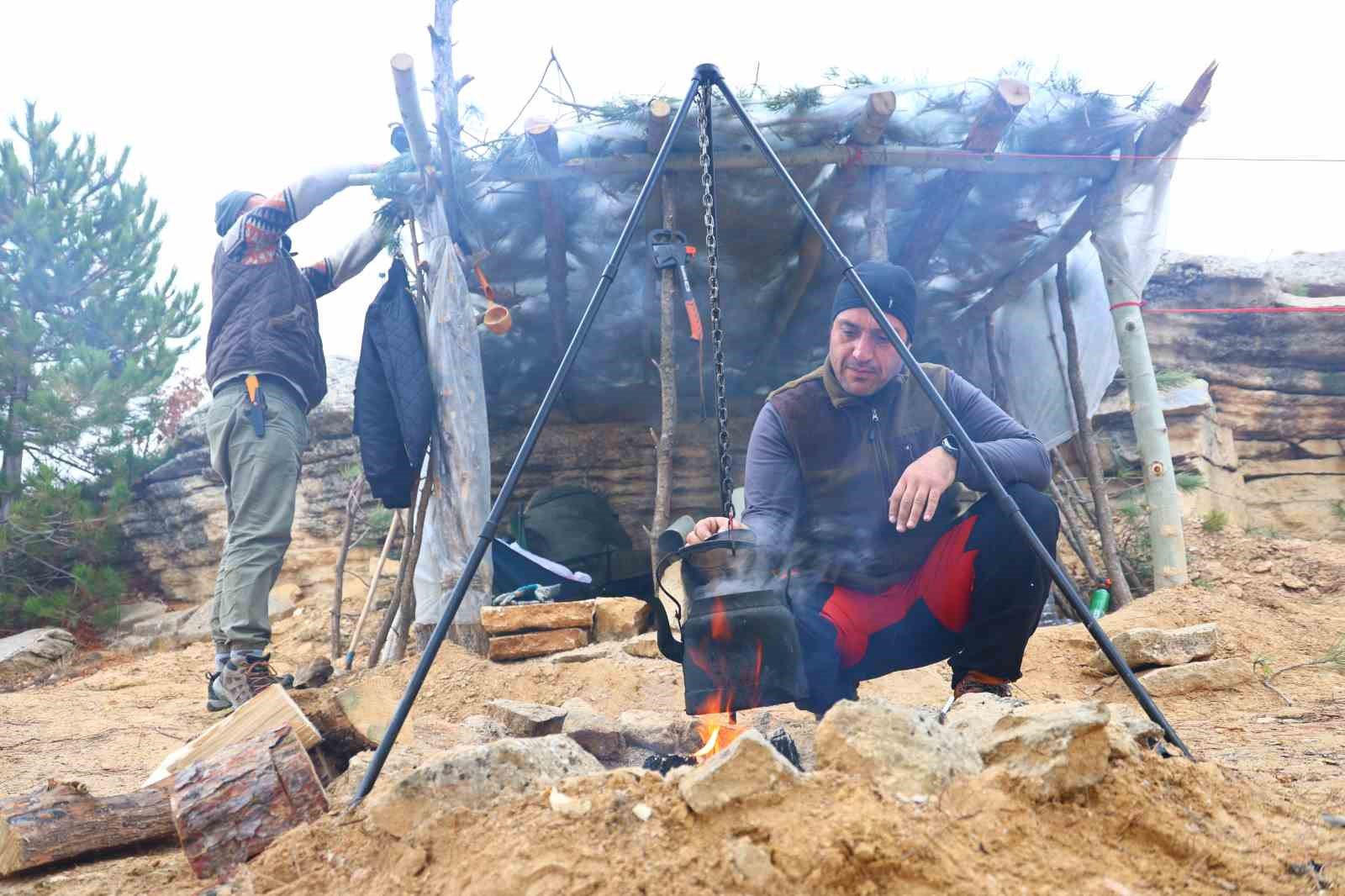 15 yillik cografya ogretmeni kamp ve bisikletle dogayi ogretiyor 11 EchLqdPO