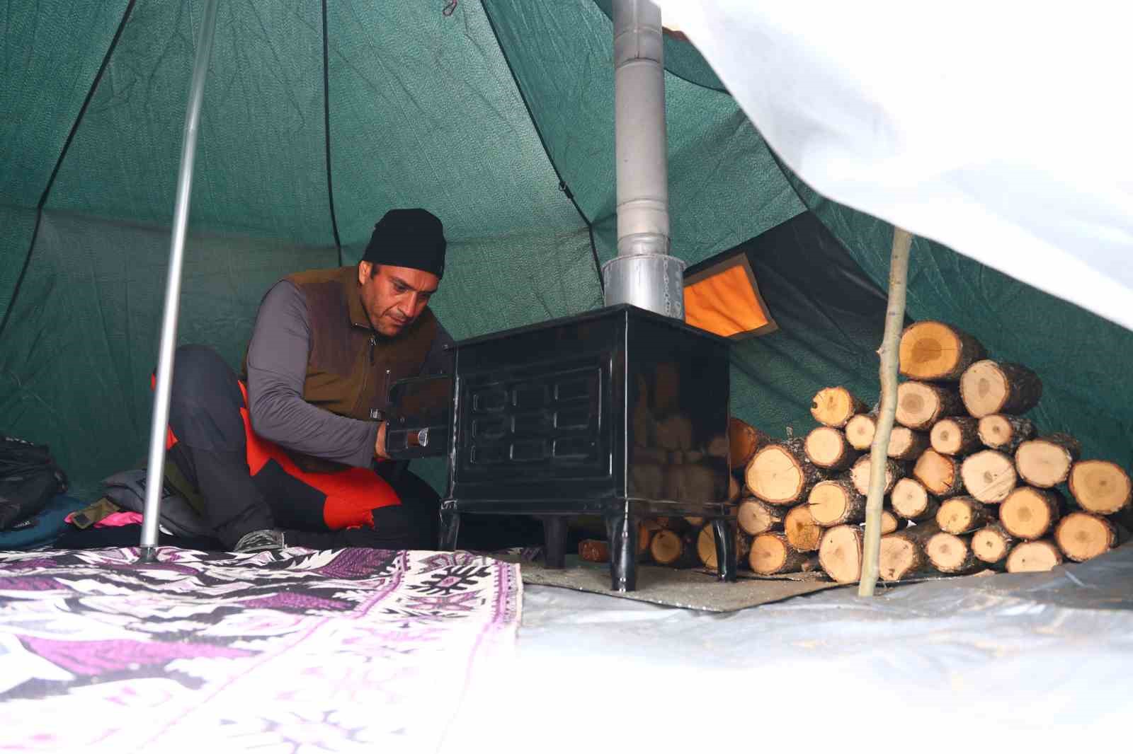 15 yillik cografya ogretmeni kamp ve bisikletle dogayi ogretiyor 12 LtgykSHI
