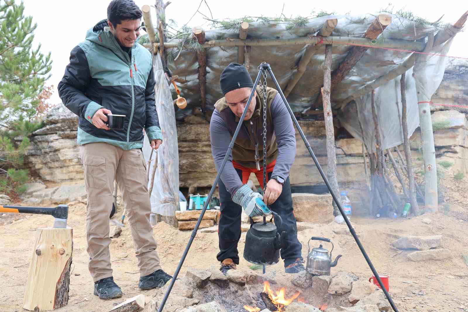 15 yillik cografya ogretmeni kamp ve bisikletle dogayi ogretiyor 15 yXvOcOZw
