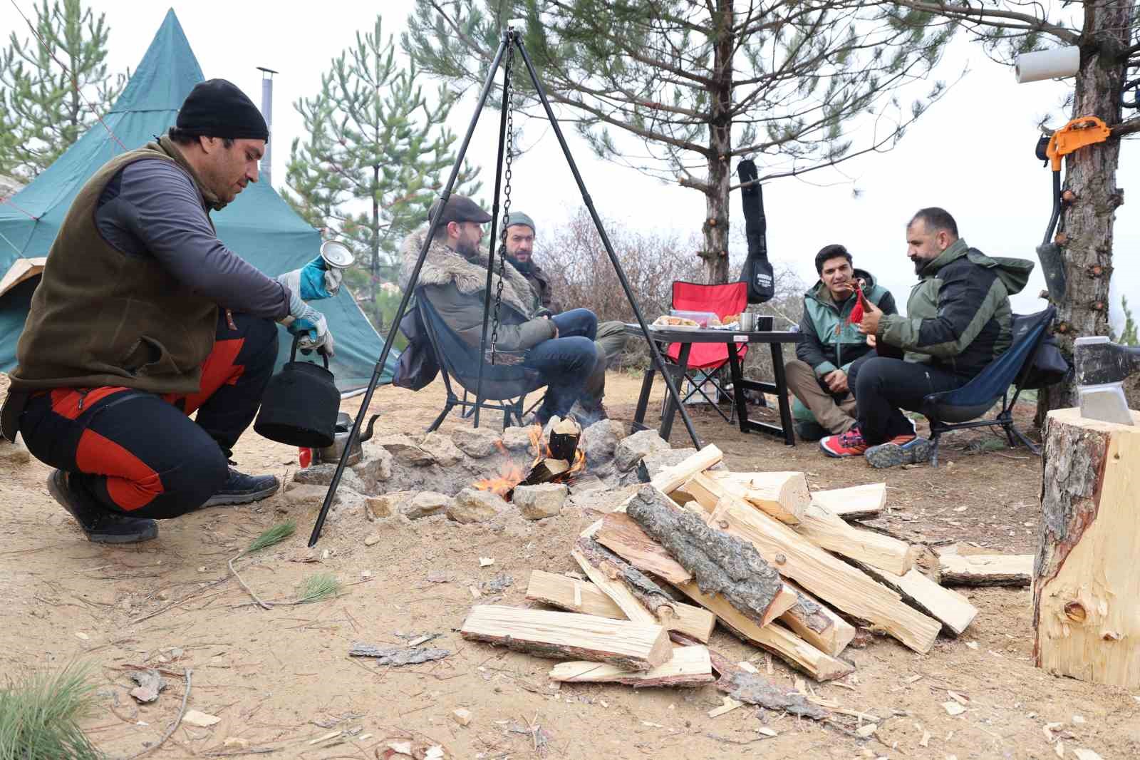 15 yillik cografya ogretmeni kamp ve bisikletle dogayi ogretiyor 3 FNGy1KtG