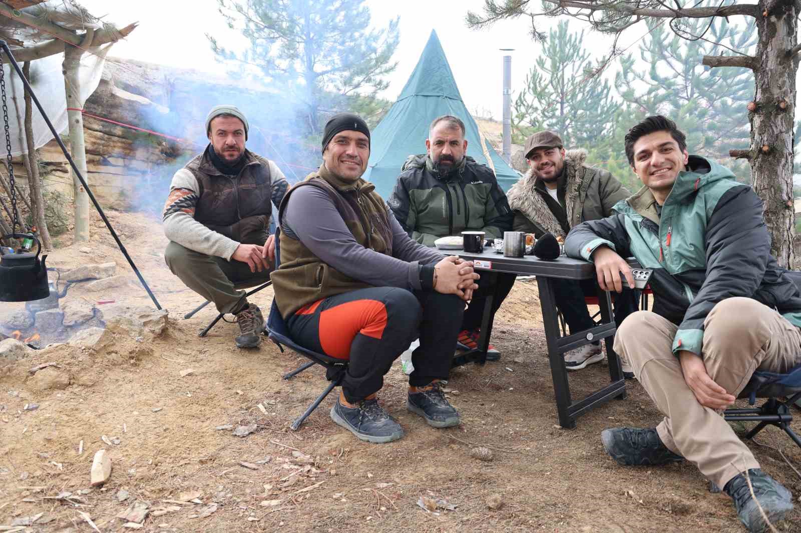15 yillik cografya ogretmeni kamp ve bisikletle dogayi ogretiyor 5