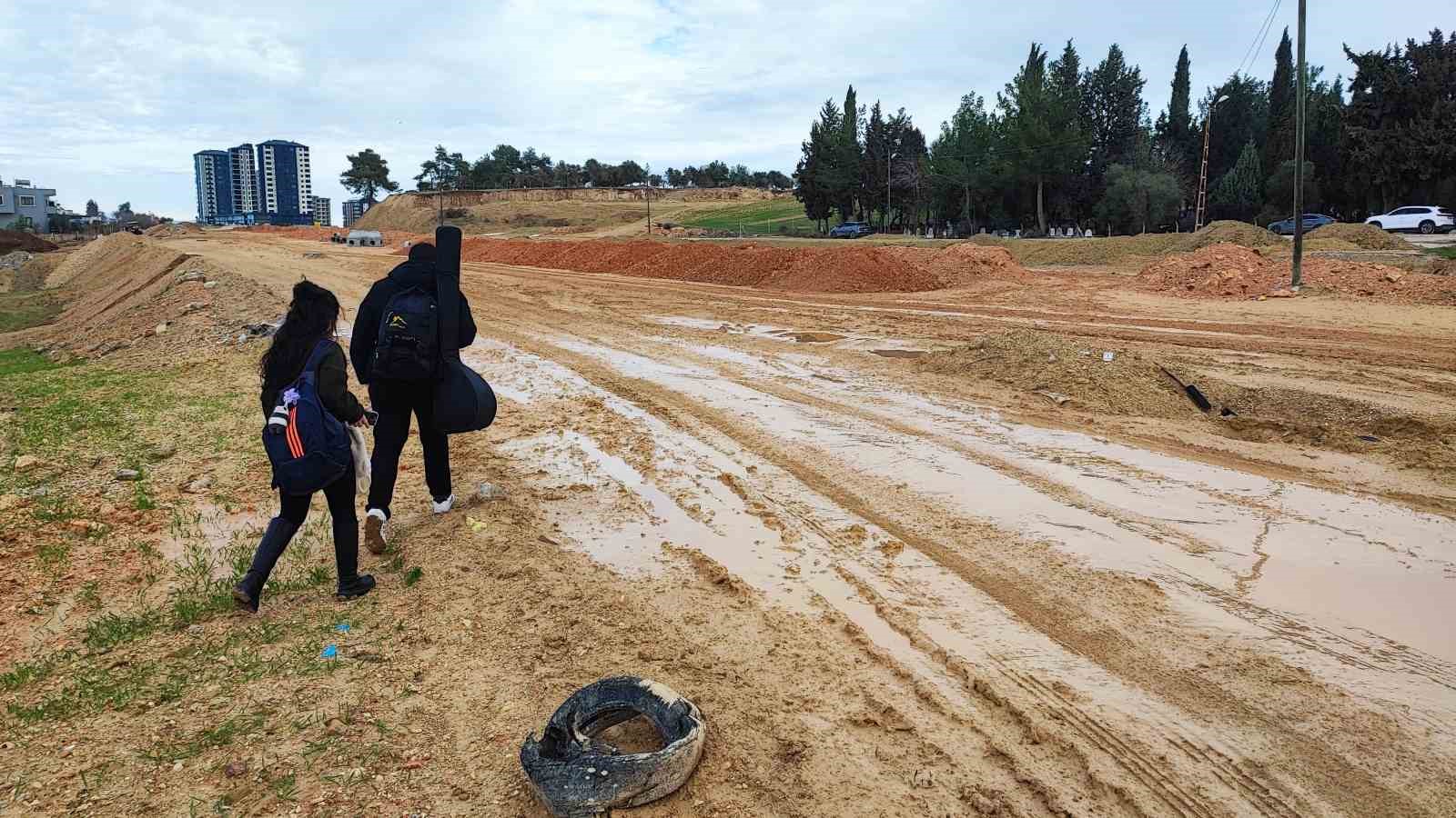 15 yillik cukurova guzel sanatlar lisesi camura teslim 0
