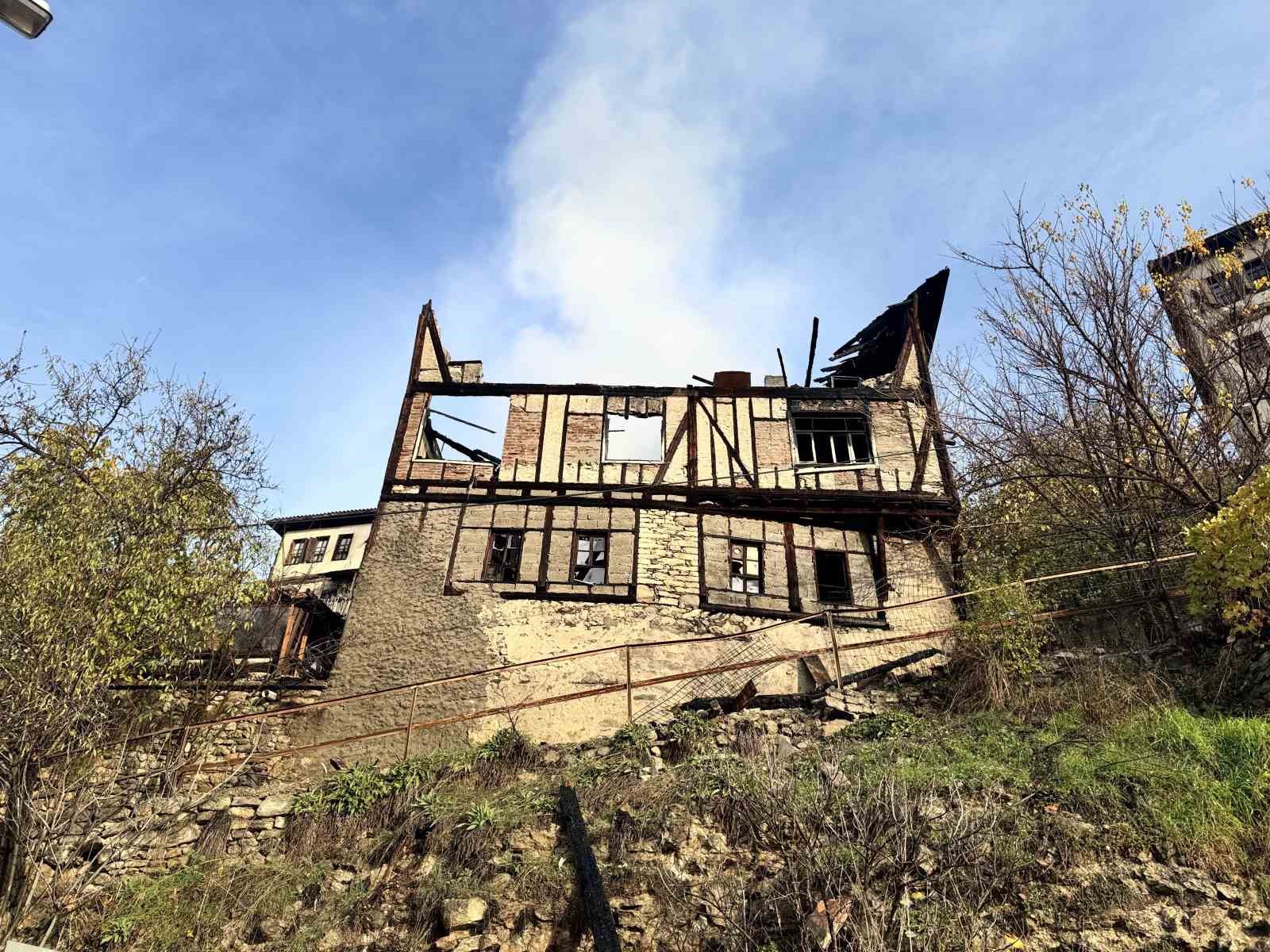 150 yillik tarihi konaktan geriye kalan harabe dronla goruntulendi 3 v1PXDC5p