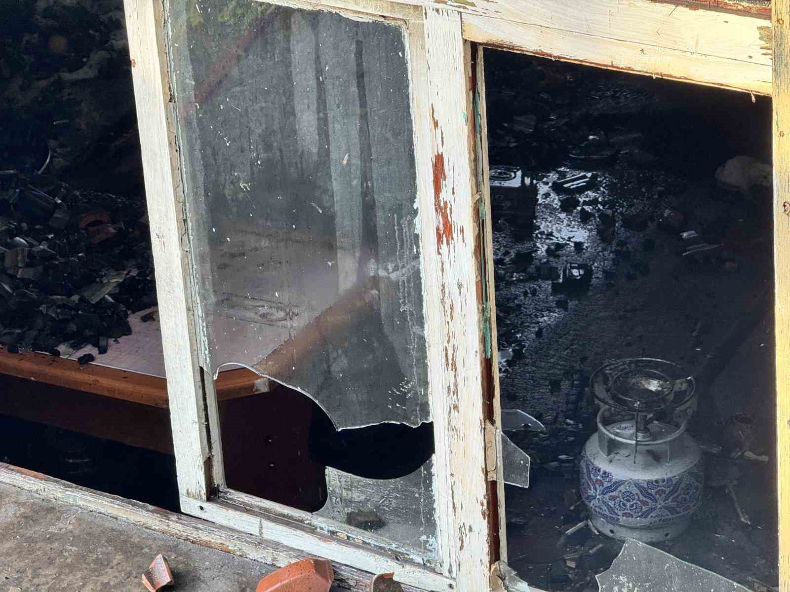 150 yillik tarihi konaktan geriye kalan harabe dronla goruntulendi 5 qcpKd3eG