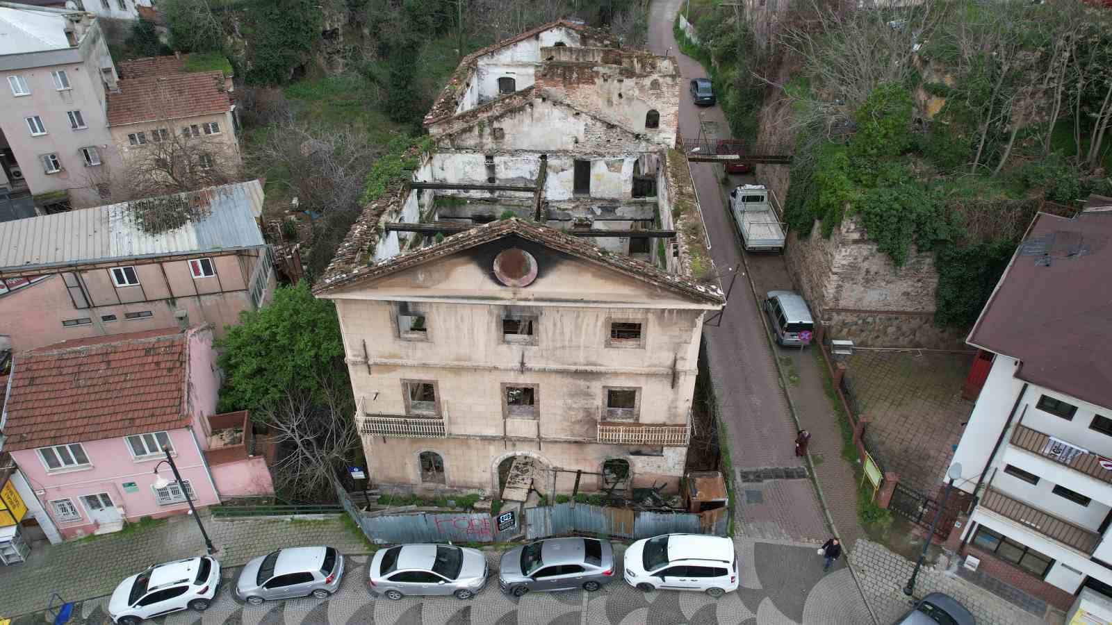 156 yillik tarihi bina yanginda zarar gordu 0 XAUufHwt