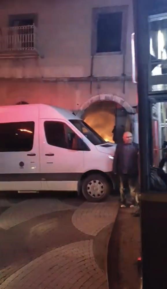 156 yillik tarihi bina yanginda zarar gordu 10 uBQP1lRI