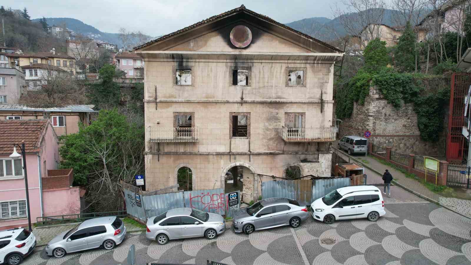 156 yillik tarihi bina yanginda zarar gordu 3 1ymK7QgU