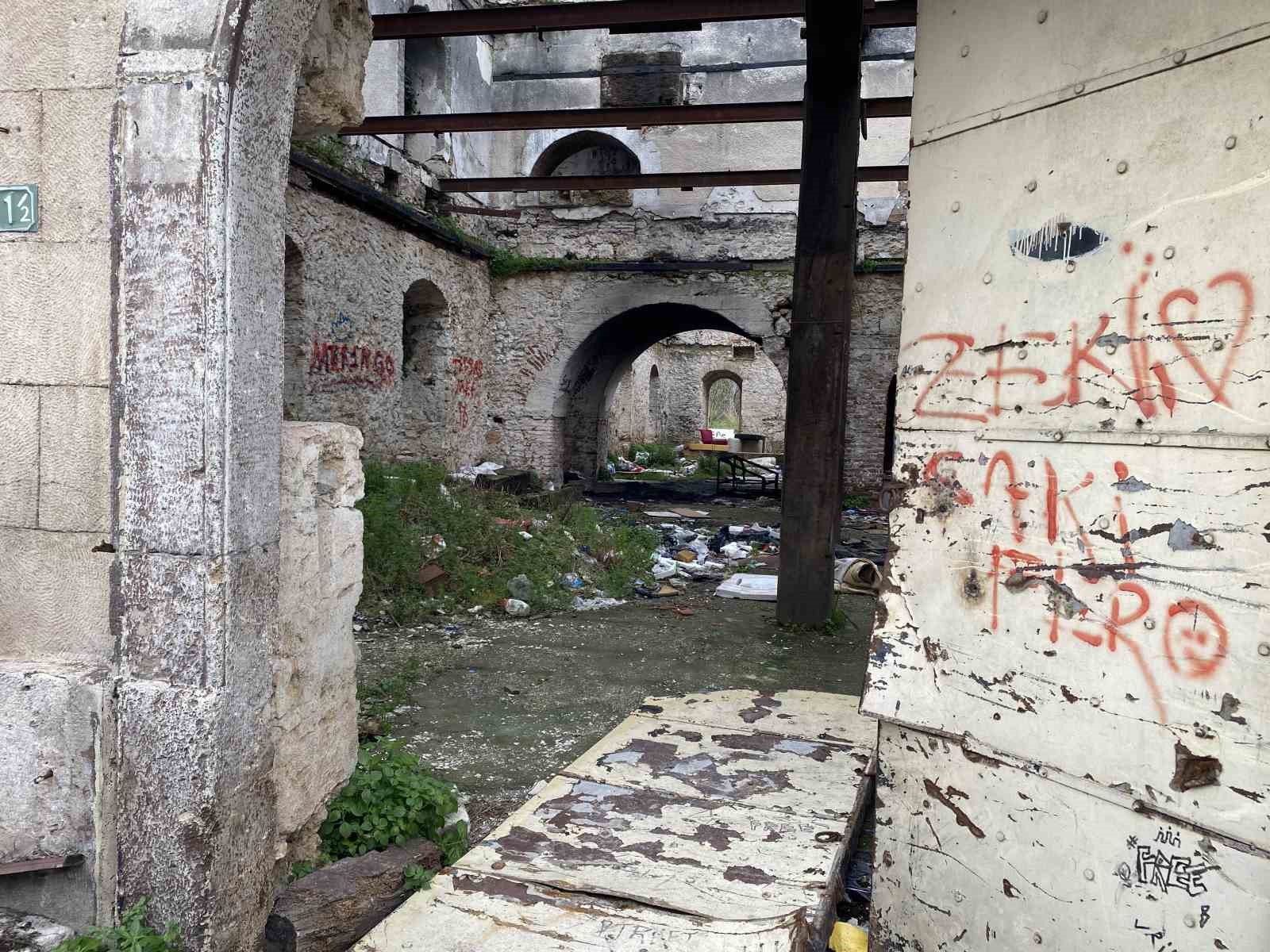 156 yillik tarihi bina yanginda zarar gordu 6 b749VqB6