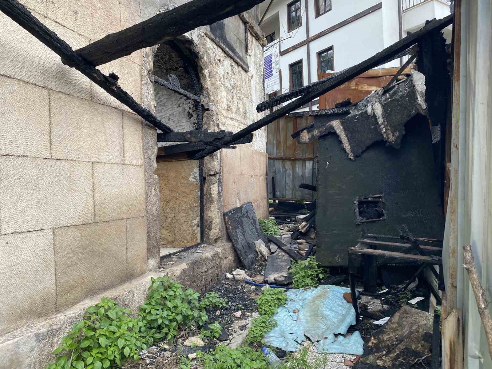 156 yillik tarihi bina yanginda zarar gordu 7 HjLmsbX2
