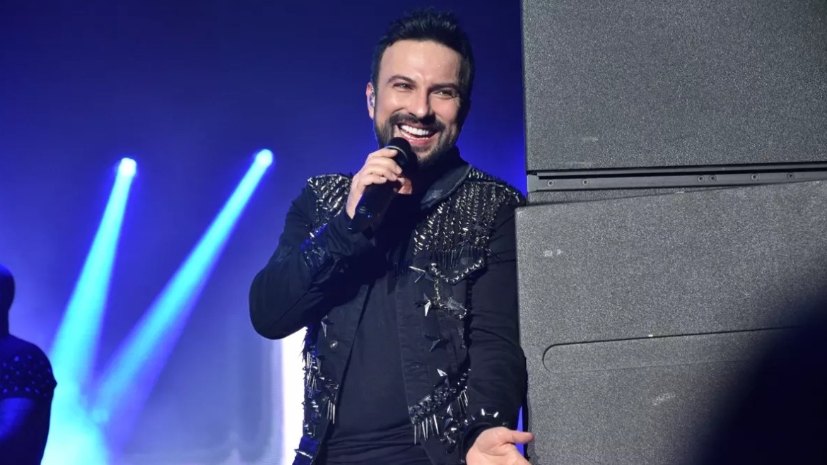 Tarkan sahnede nasıl bir performans sergiliyor?