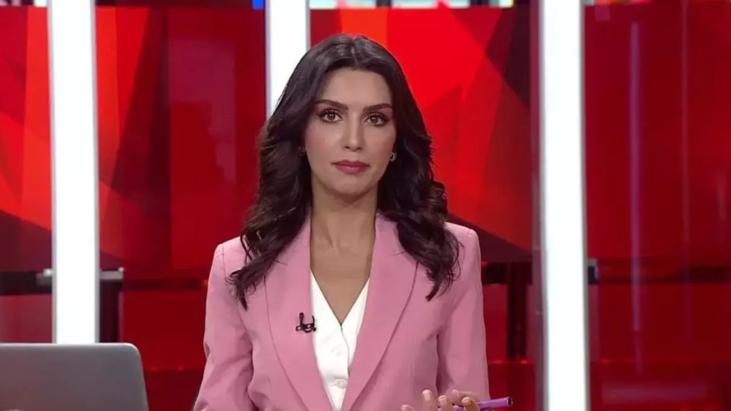Burçak Bozkuş Kimdir? Canlı Yayında Annesinden Gelen Mesajlarla Gündeme Oturan Spiker Hakkında Merak Edilenler 14 Burçak Bozkuş Kimdir Sorusu Neden Gündeme Geldi?