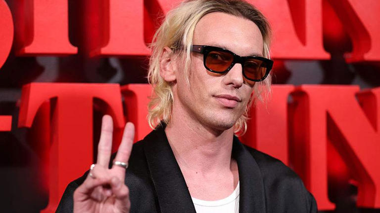 Jamie Campbell Bower kimdir?