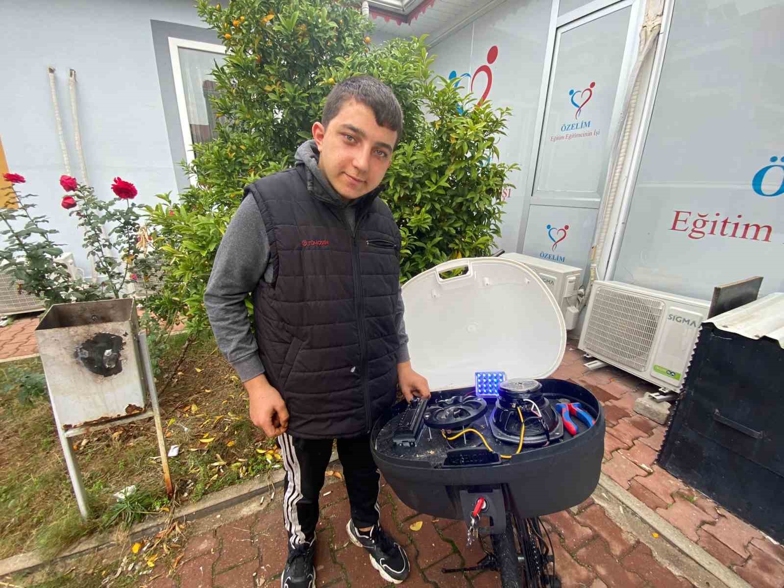 16 yasindaki ozel cocuk bayram efe muzik sevgisini bisikletine tasidi 2 LzgHGcLq