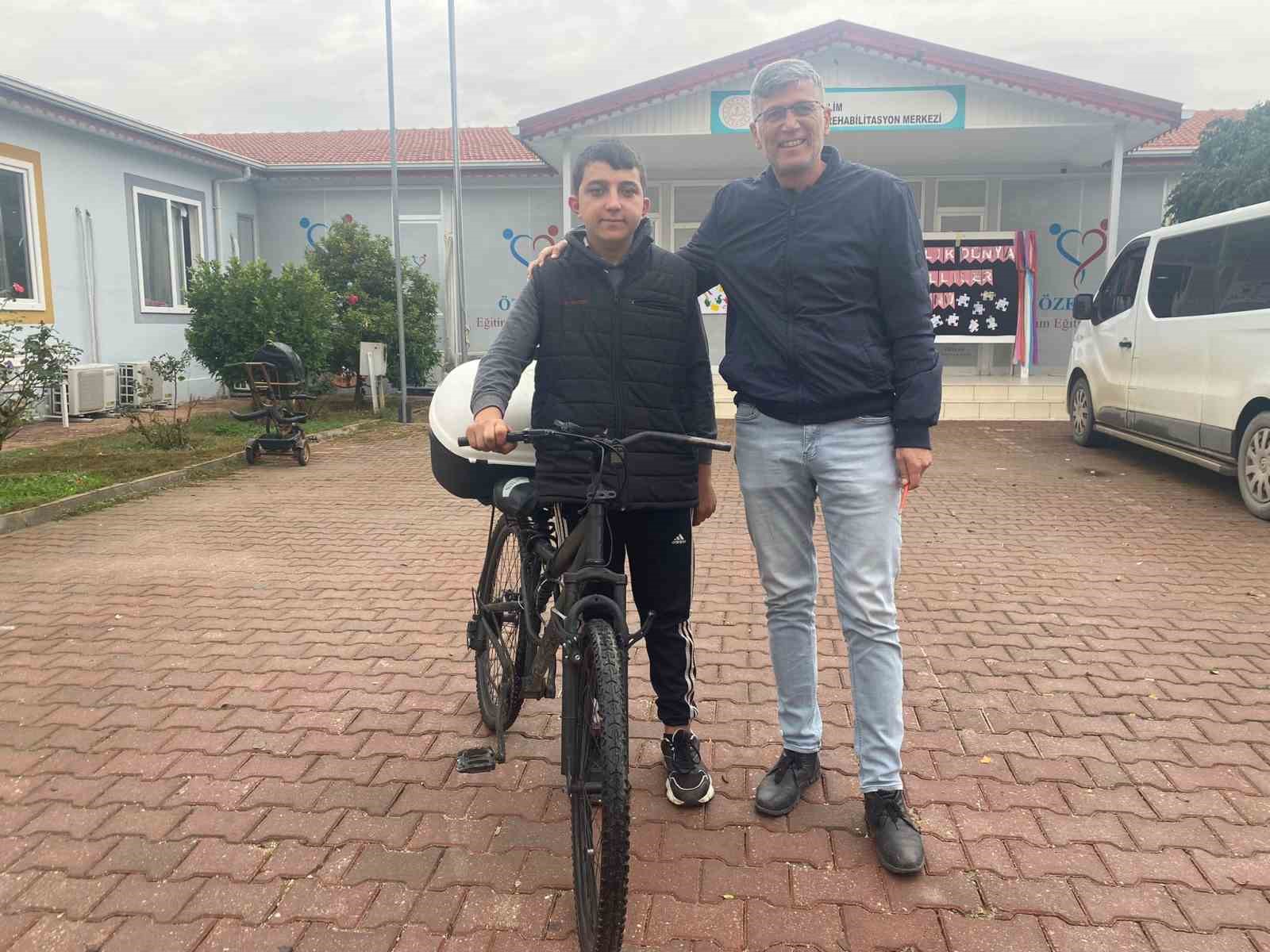 16 yasindaki ozel cocuk bayram efe muzik sevgisini bisikletine tasidi 5 n3bKhB6M