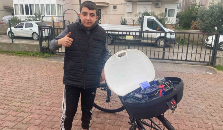 16-yasindaki-ozel-cocuk-bayram-efe-muzik-sevgisini-bisikletine-tasidi-NHAjxxXq.jpg