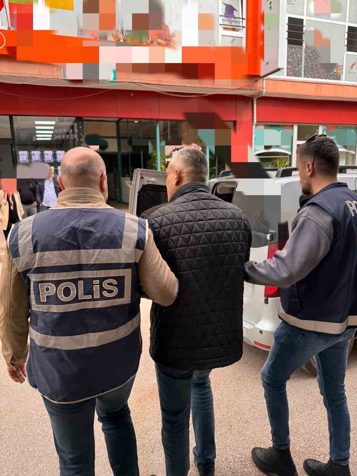 16 yil hapis cezasi bulunan zanli saklandigi yerde yakalandi 0 FFNJRwl9