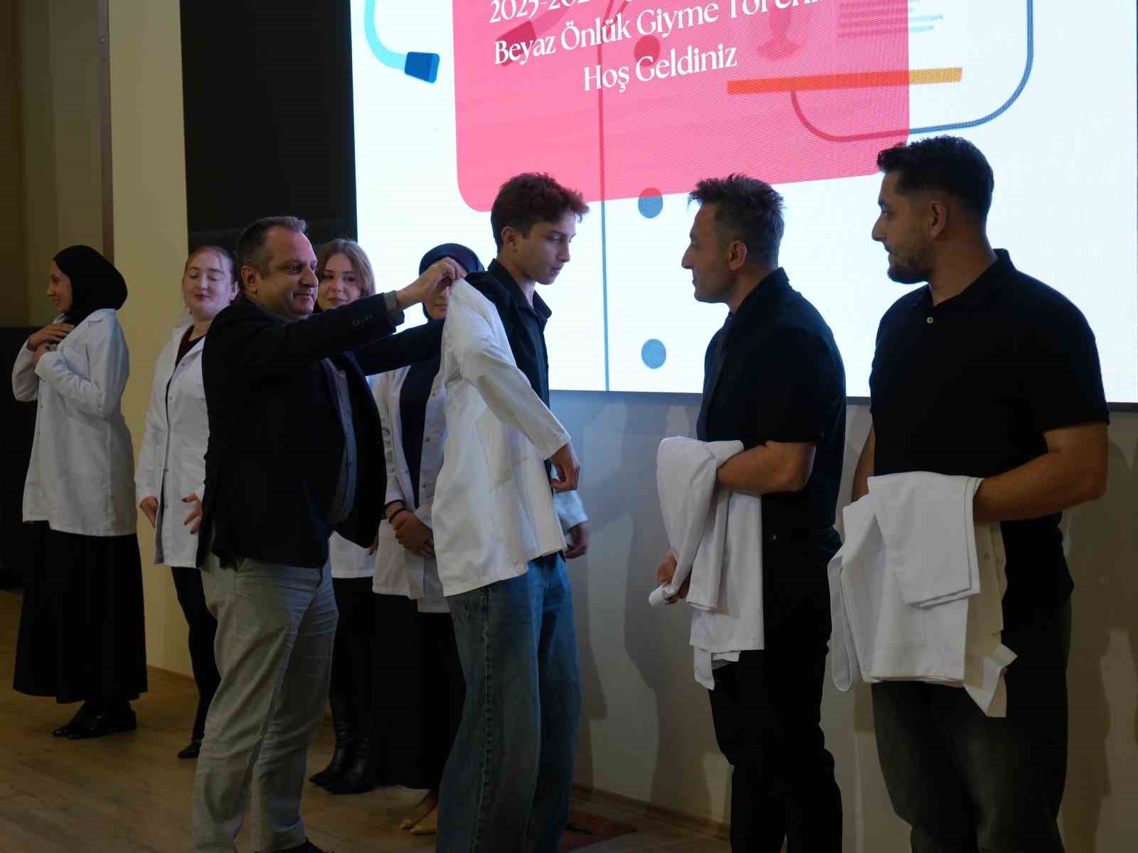 160 veteriner hekim adayi beyaz onluklerini giydi 1 HJOO4XUS