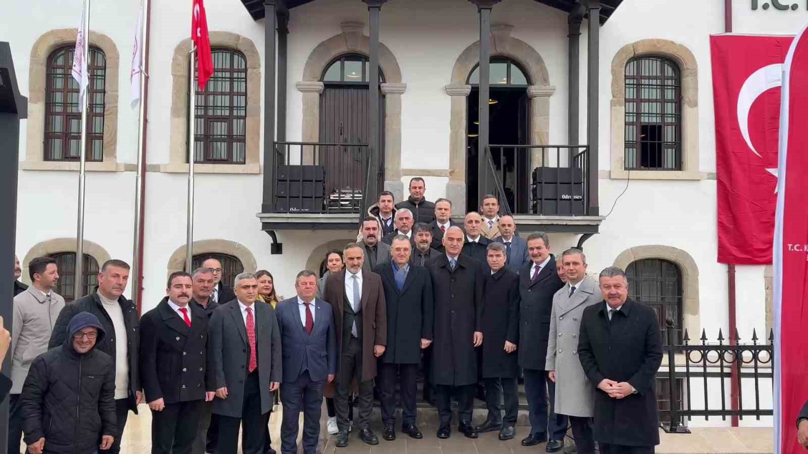 160 yillik kizlar mektebi kutuphane oldu acilisini bakan ersoy yapti 1