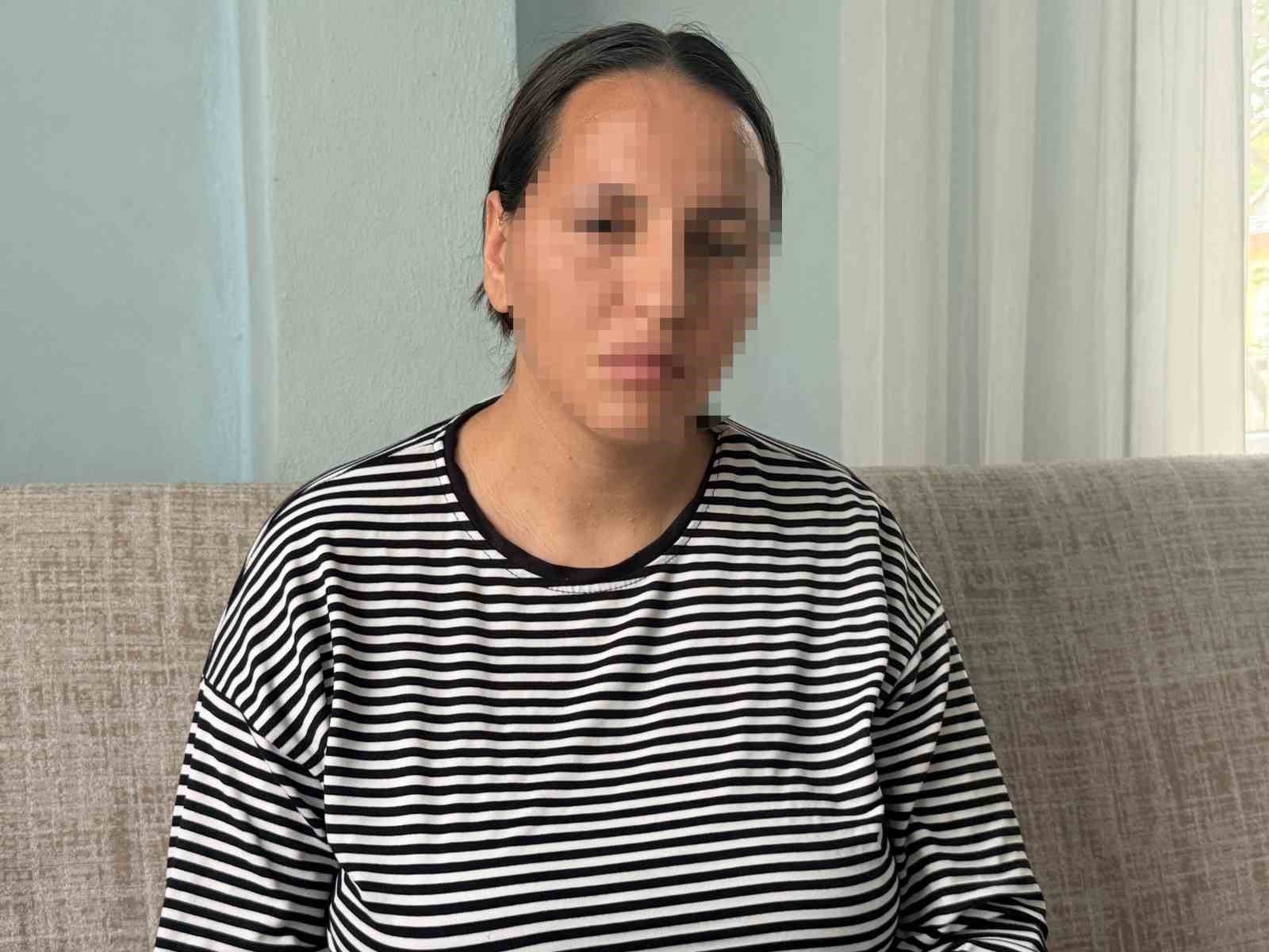 17 bicak darbesi aldi olu numarasiyla kurtuldu kocasinin en agir cezayi almasini istedi 1 Btaa5ylH
