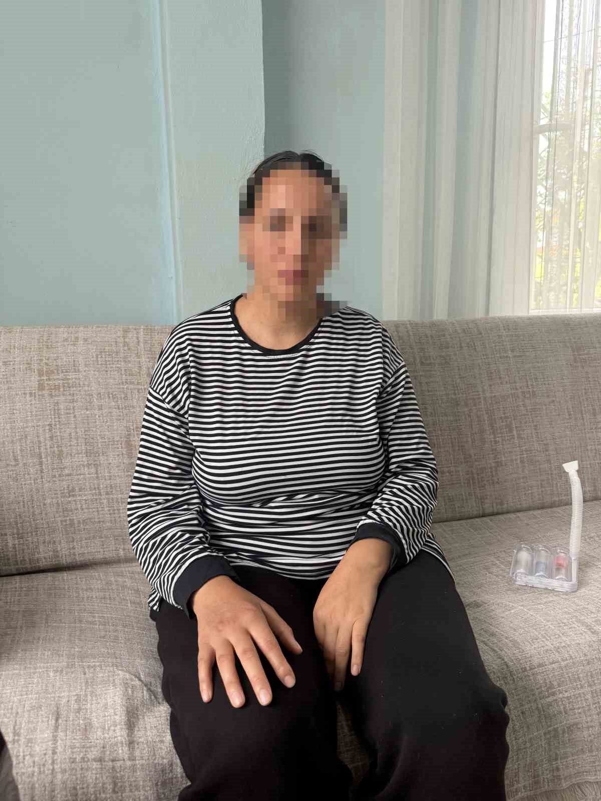 17 bicak darbesi aldi olu numarasiyla kurtuldu kocasinin en agir cezayi almasini istedi 2 ZNkOL4La