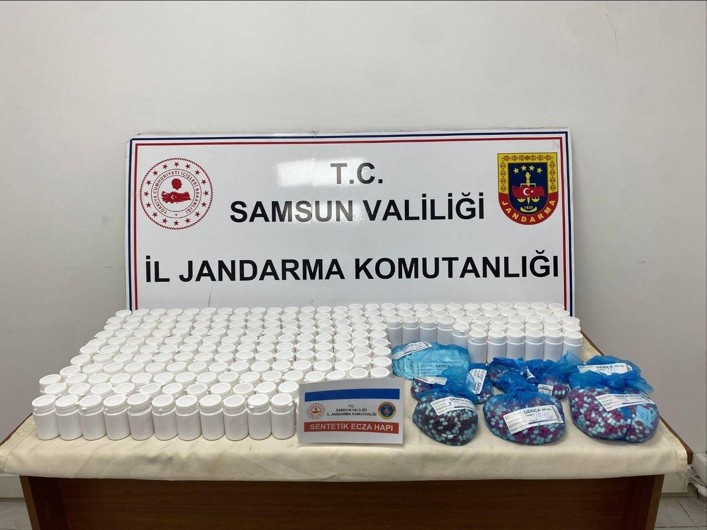 17 yasindaki cocuk 24 bin 500 adet uyusturucu hapla yakalandi 0 GYZt7lBJ