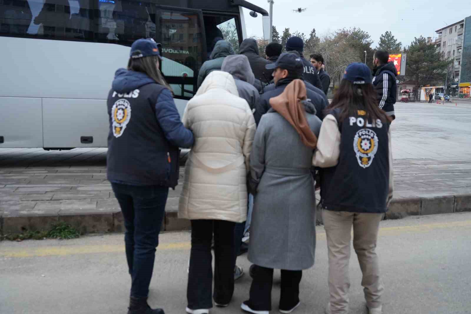 18 aylik takiple 26 milyar liralik yasa disi bahis agi cokertildi 25 gozalti 4 PKlZAmiN