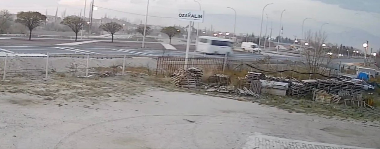 18 kisinin yaralandigi kaza guvenlik kamerasinda 1 MhIk4QyM