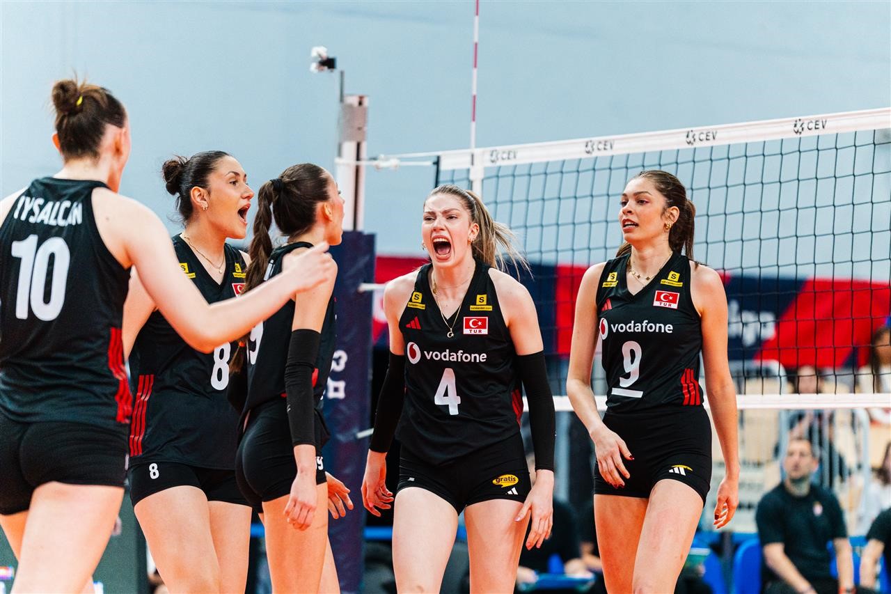 18 Yaş Altı Milli Kadın Voleybol Takımı finalde 4 18 yas alti milli kadin voleybol takimi finalde 0 ZcbaUPeH