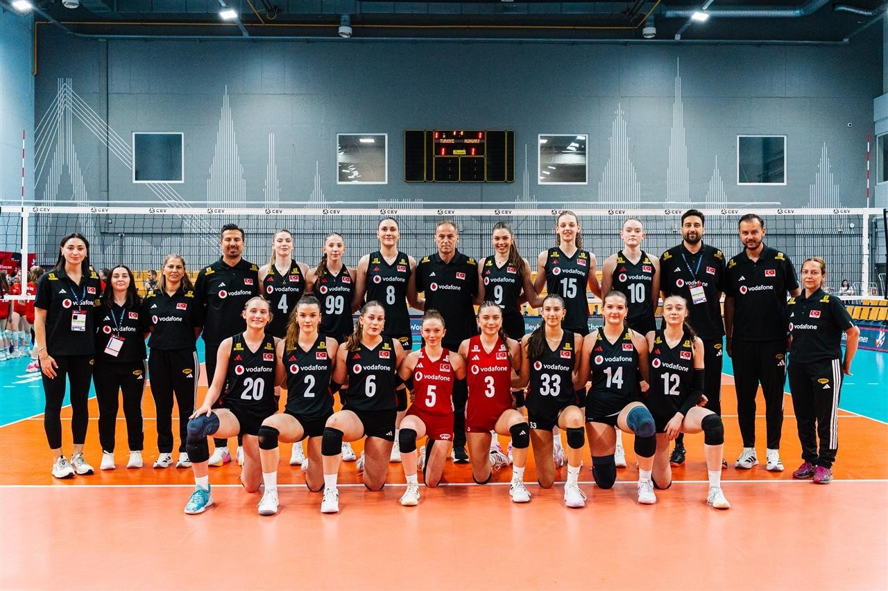 18 Yaş Altı Milli Kadın Voleybol Takımı finalde 6 18 yas alti milli kadin voleybol takimi finalde 2 YcWg2mXU