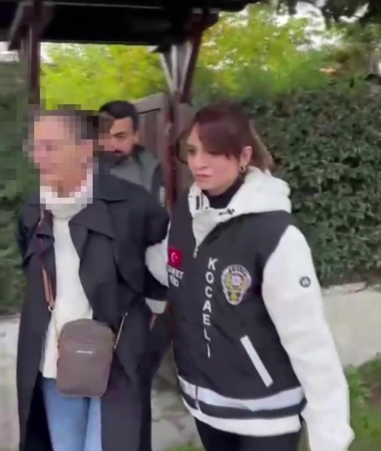 18 yil once gobek bagiyla oldurulen bebegin annesi lavaboda dustu 3