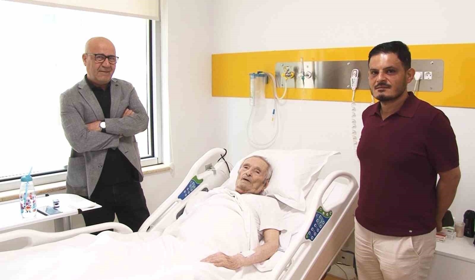 18 yıldır nakil kalbiyle yaşıyor: Üç bypasslı hastaya riskli pil operasyonu 4 18 yildir nakil kalbiyle yasiyor uc bypassli hastaya riskli pil operasyonu 0 3k5ba2ki