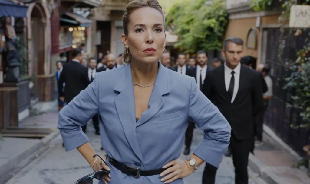 Esra Ronabar kimdir?