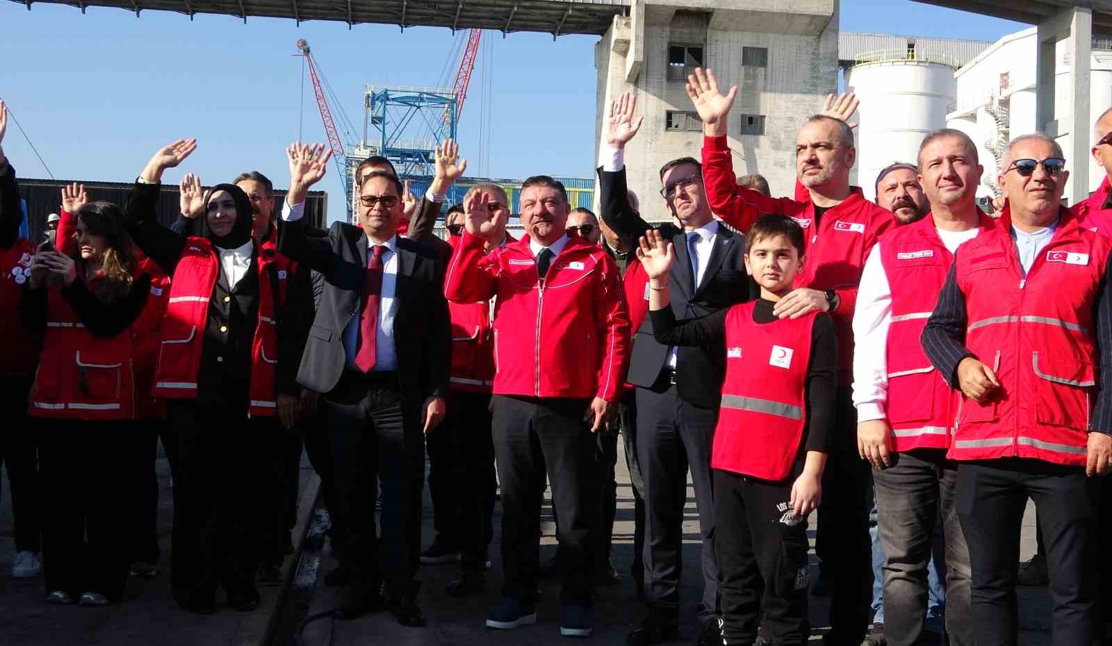 19 iyilik gemisi gazzeye insani yardim icin mersinden yola cikti 1 MEtqnCYT