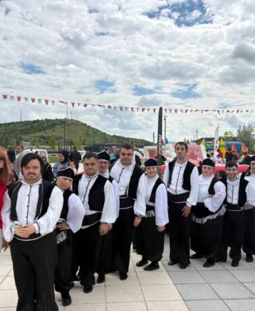 19-mayis-genclik-festivali-kortej-yuruyusu-ile-basladi-johten-uzum-salkimi-gosterisi-nefes-kesti-6y9v8lSJ.jpg