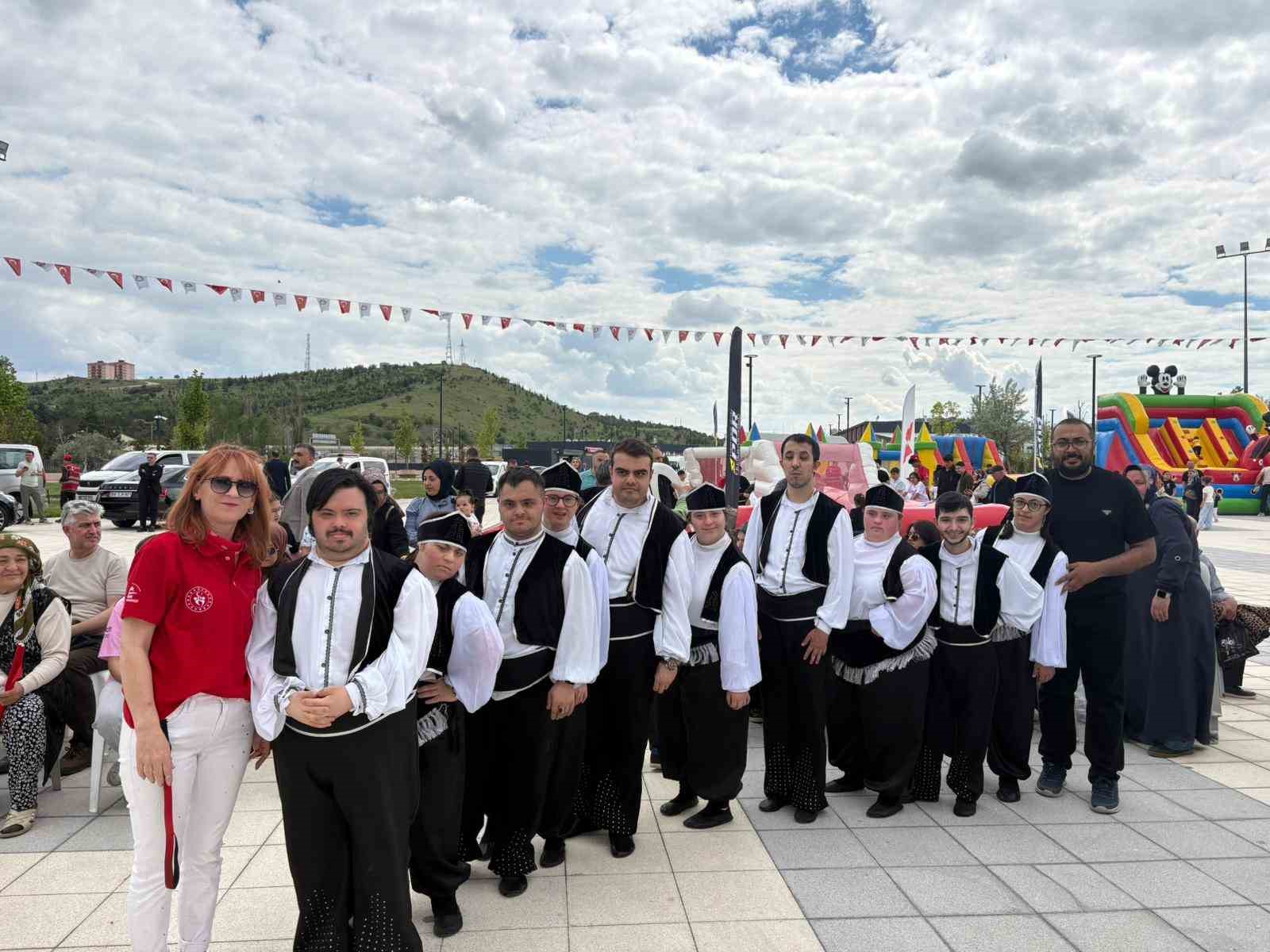 19 mayis genclik festivali kortej yuruyusu ile basladi johten uzum salkimi gosterisi nefes kesti qQsumSUh
