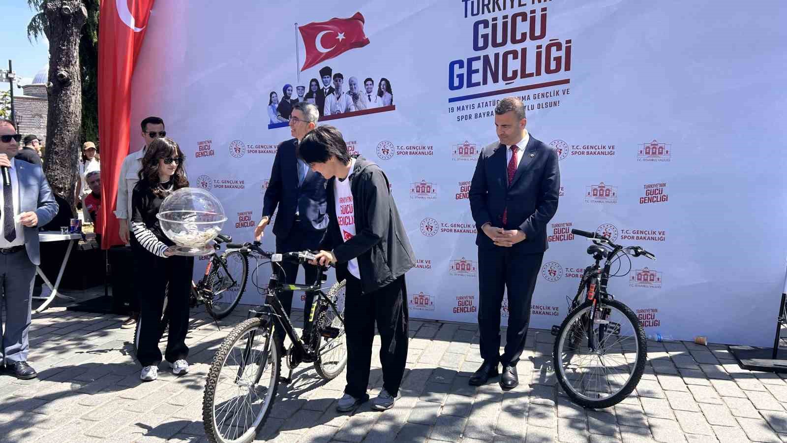 19 mayista sultanahmetten dolmabahceye pedal cevirdiler 2 5CDMVBWQ