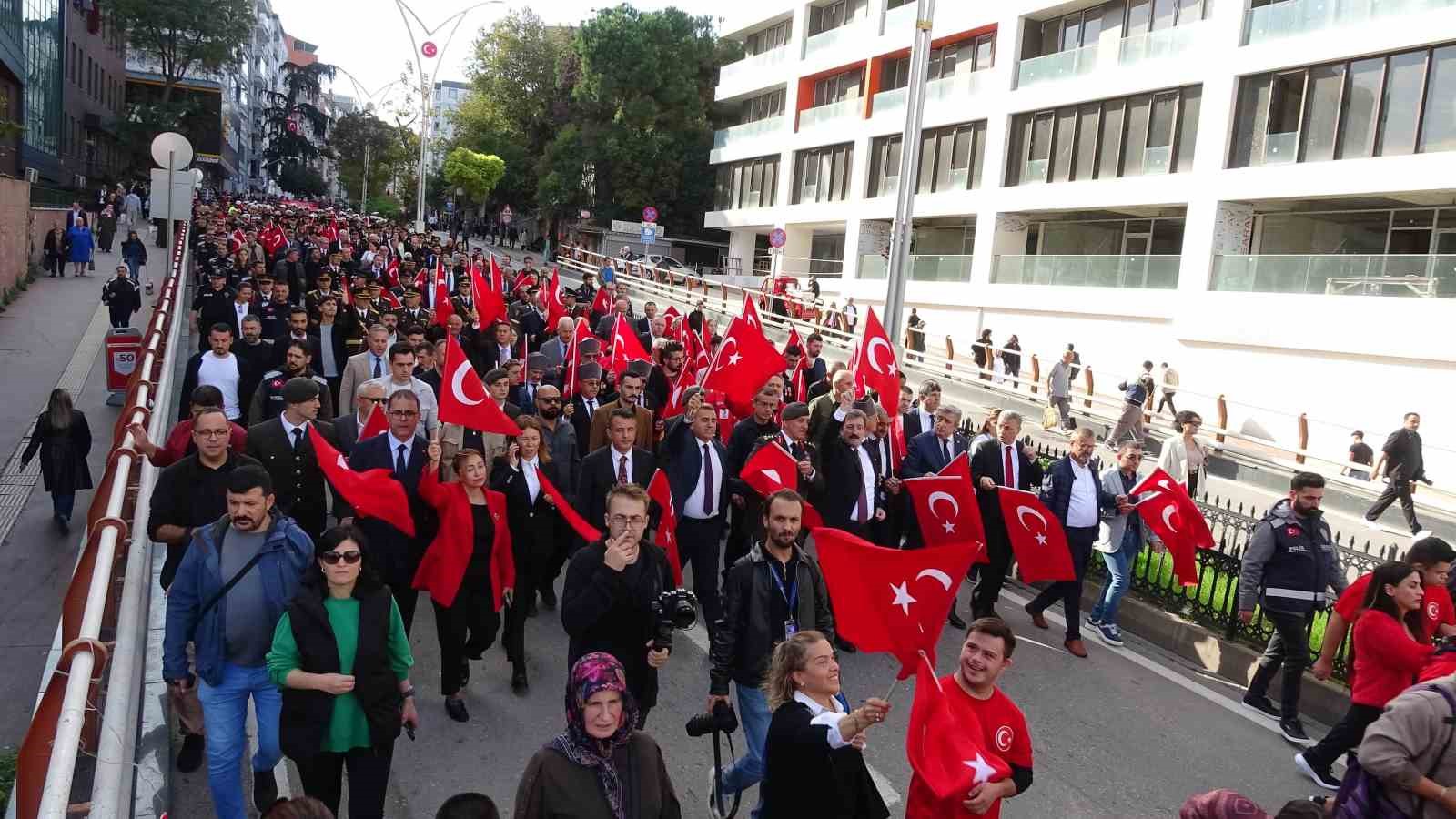 1919 metrelik turk bayragi esliginde cumhuriyet yuruyusu 3 jQngUCkc