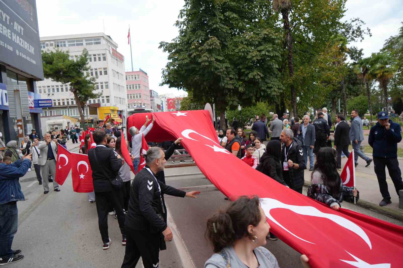 1919 metrelik turk bayragi esliginde cumhuriyet yuruyusu 5