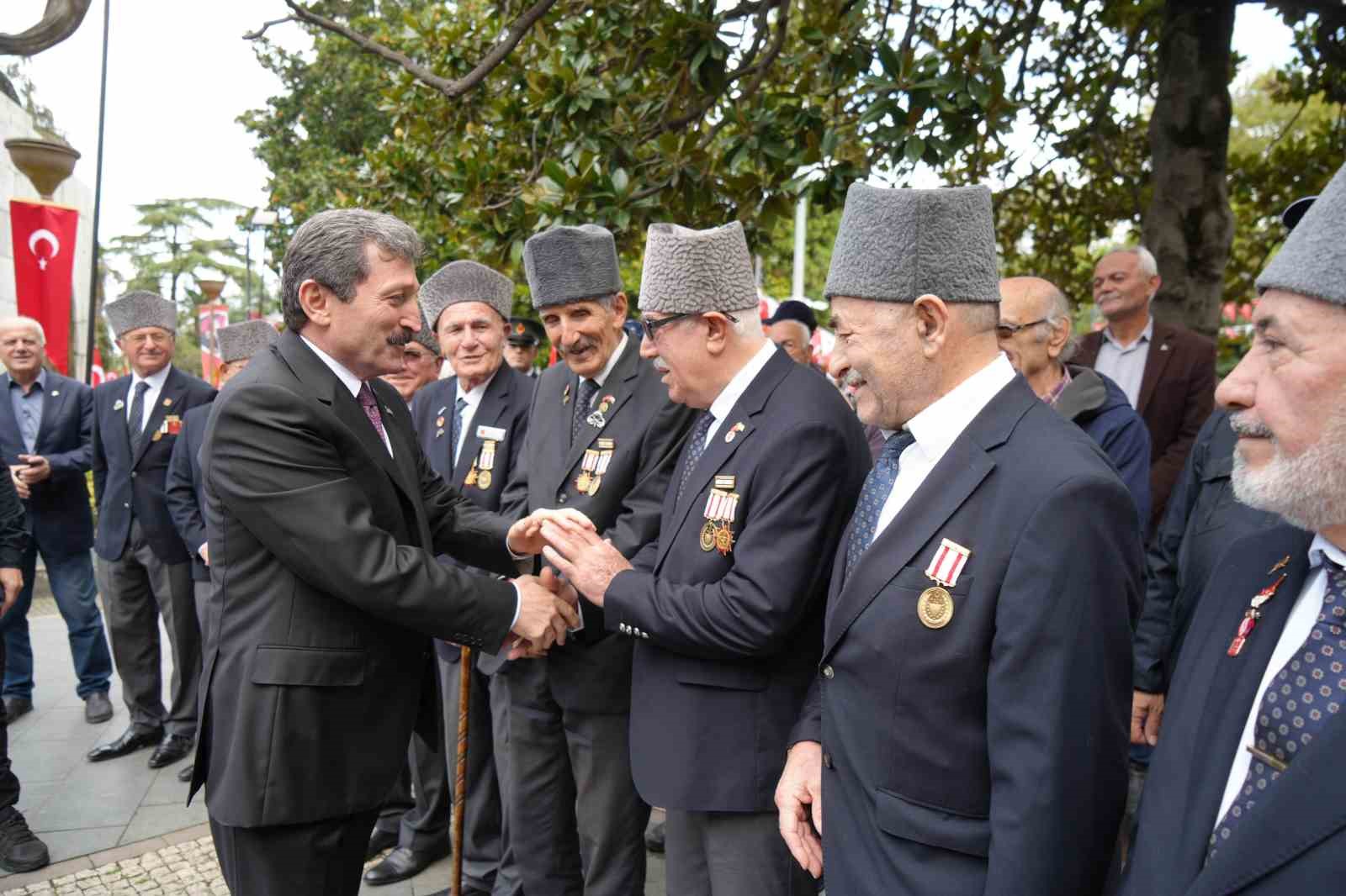 1919 metrelik turk bayragi esliginde cumhuriyet yuruyusu 8 Aaji5NE9