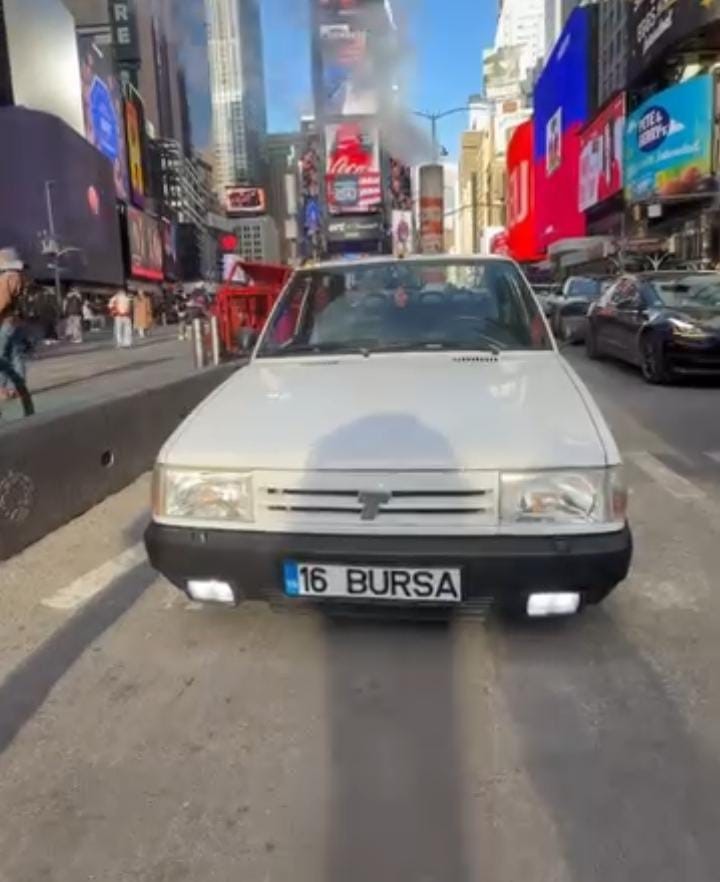 1995 model tofas 16 plakasi ile new york sokaklarinda 4 MUUI2qVa